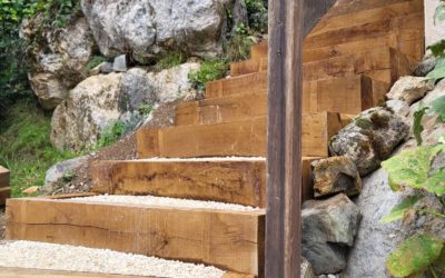 Accès habitation : Terrasse en Grès Cérame et escalier en traverses chêne